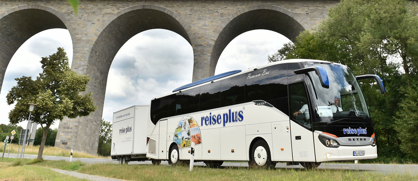 Kunden Reiseplus Shooting_Premiumbus_und_Team