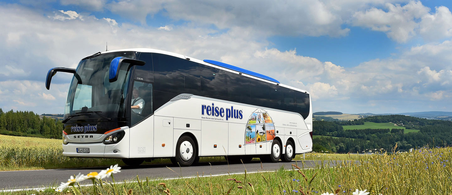 Kunden Reiseplus Shooting_Premiumbus_und_Team