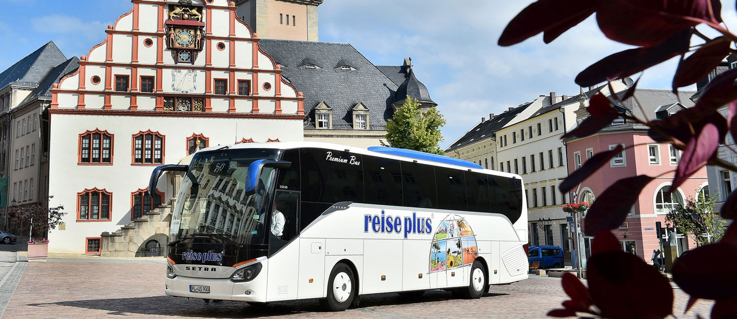 Kunden Reiseplus Shooting_Premiumbus_und_Team